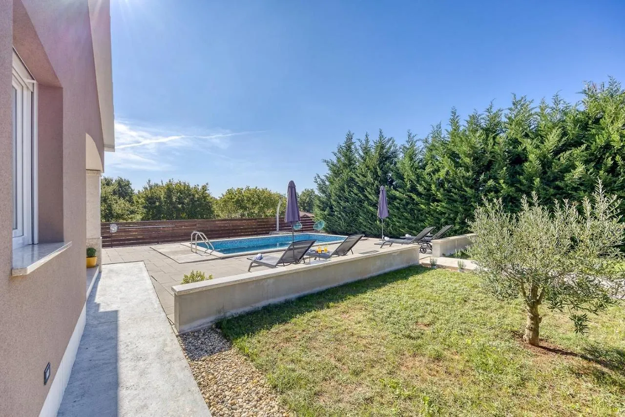 Tinjan Villa Rita With Private Pool