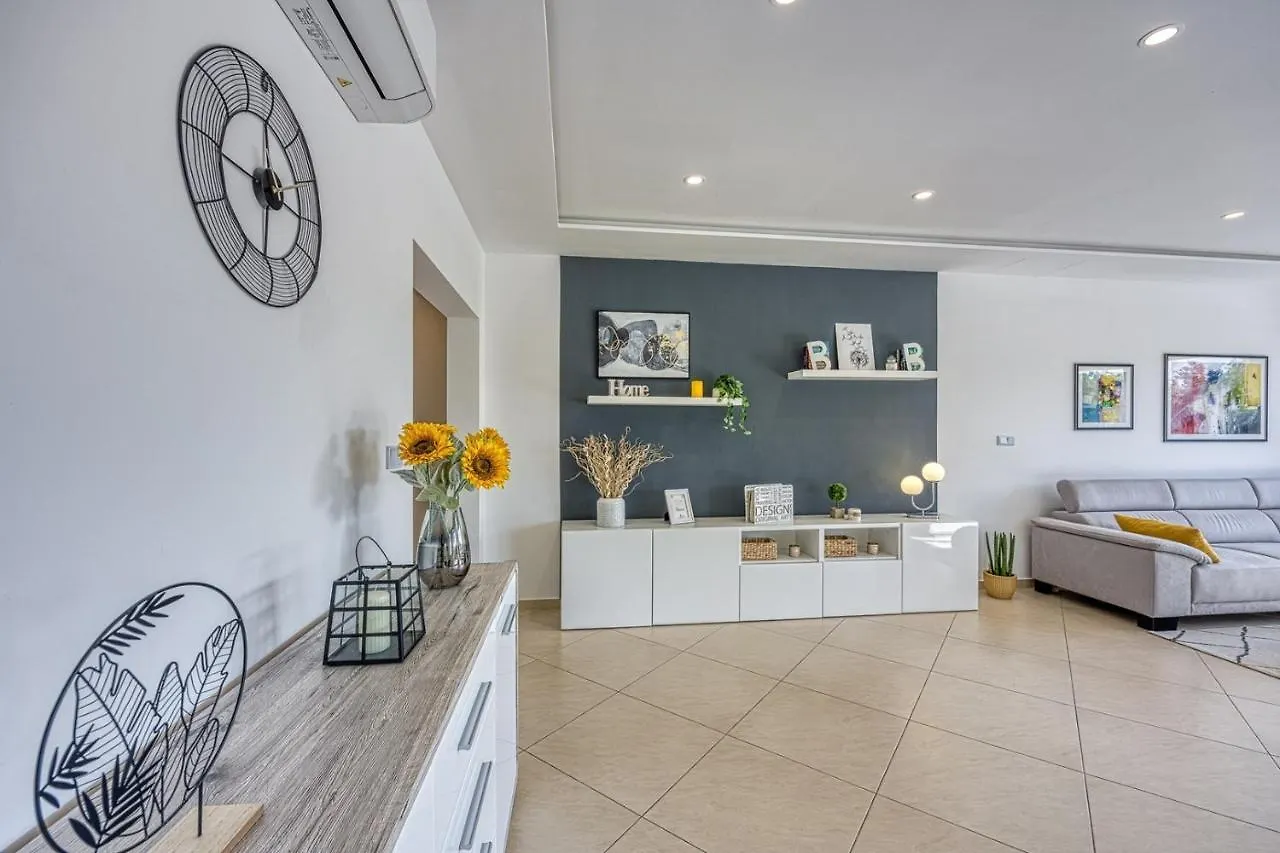 Villa Rita With Private Pool Tinjan