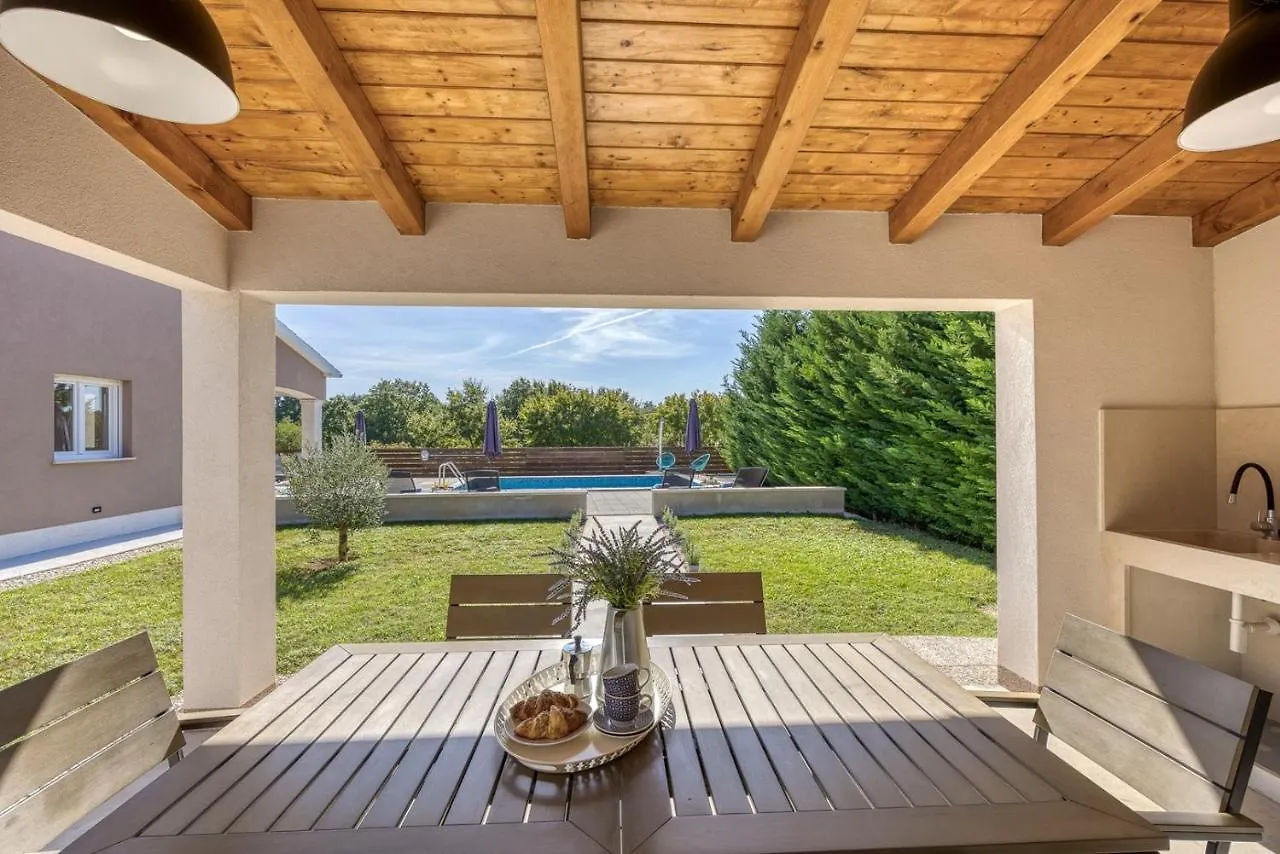 Villa Rita With Private Pool Tinjan Croatie