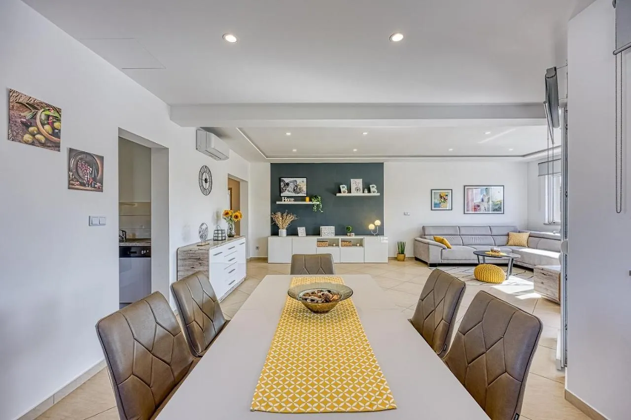 Villa Rita With Private Pool Tinjan