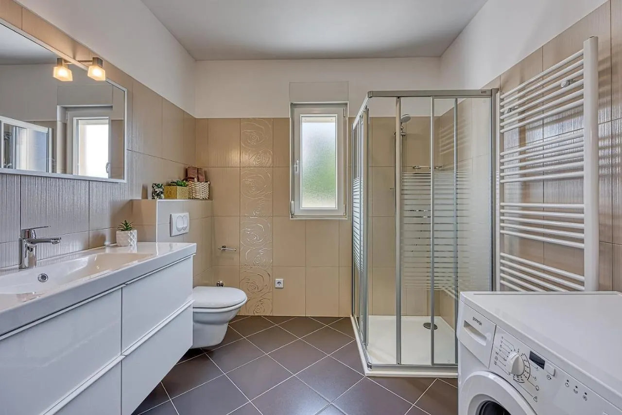 Tinjan Villa Rita With Private Pool